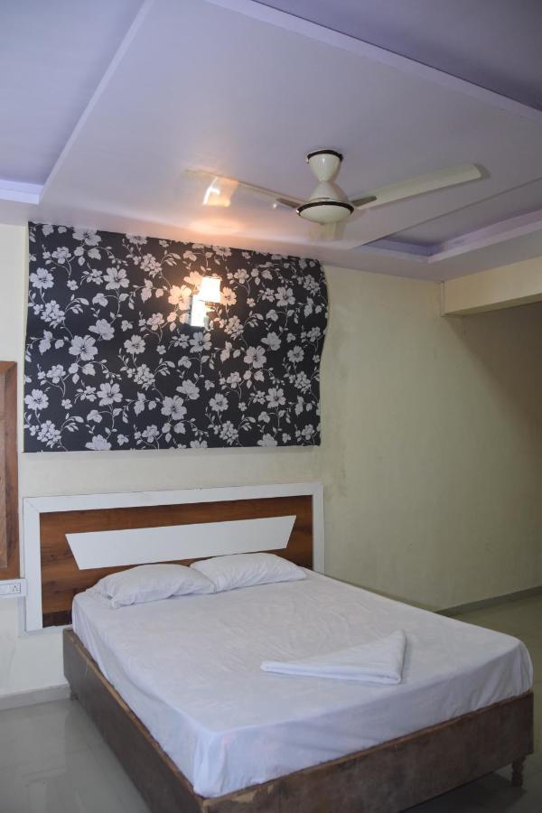 Hotel Riviera Residency Thane Bagian luar foto