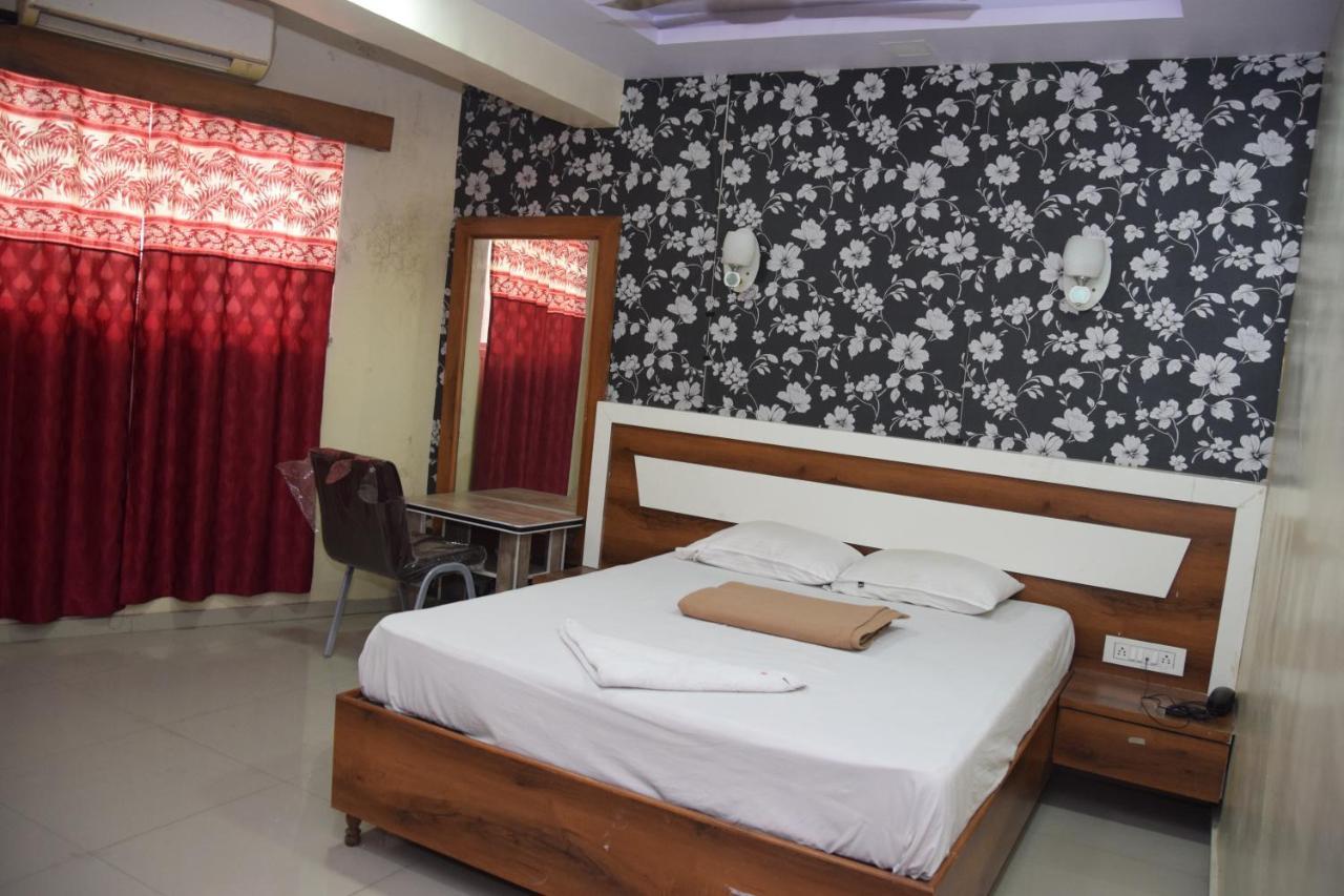 Hotel Riviera Residency Thane Bagian luar foto