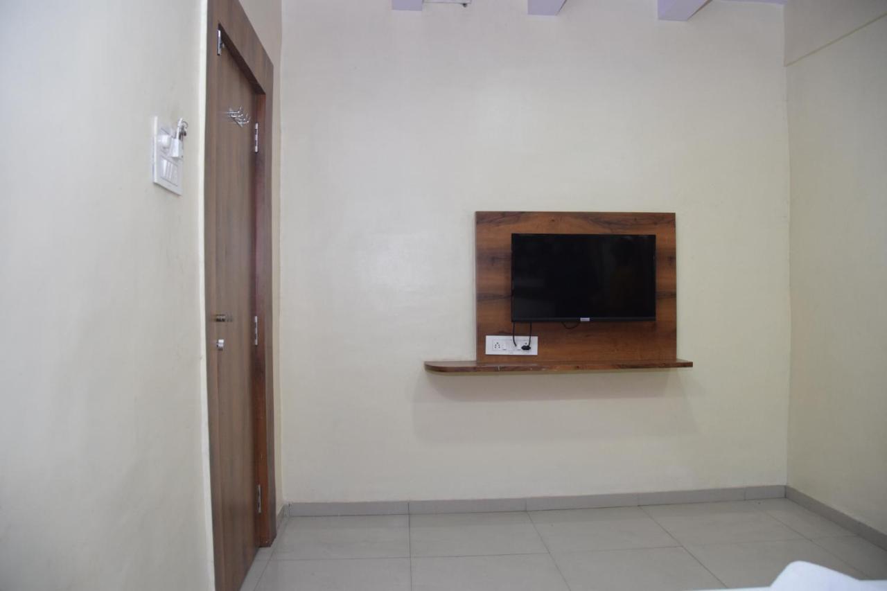 Hotel Riviera Residency Thane Bagian luar foto