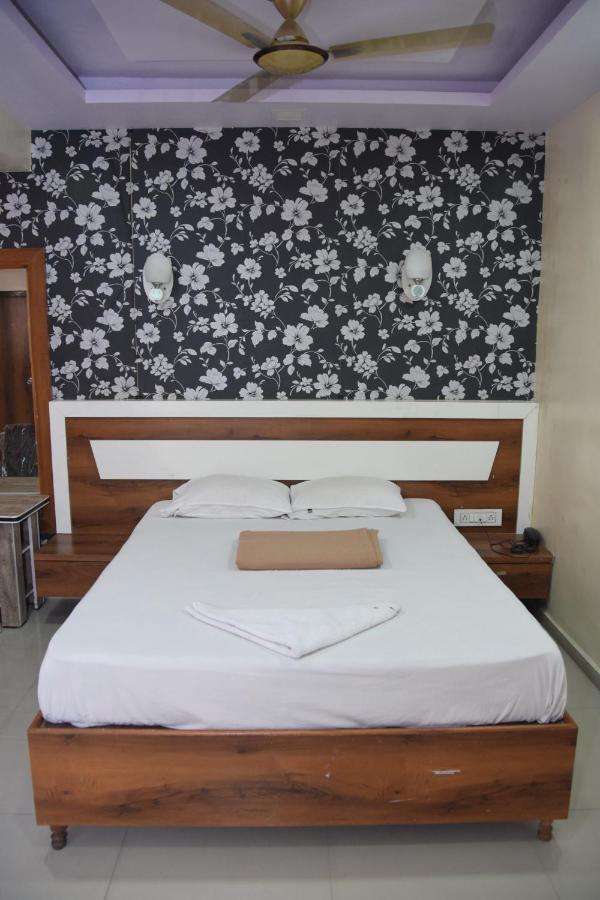 Hotel Riviera Residency Thane Bagian luar foto