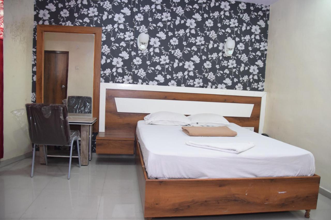 Hotel Riviera Residency Thane Bagian luar foto