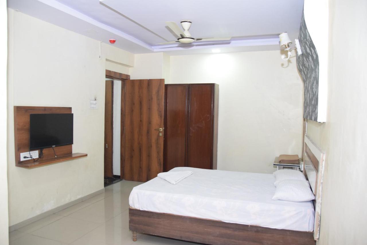 Hotel Riviera Residency Thane Bagian luar foto