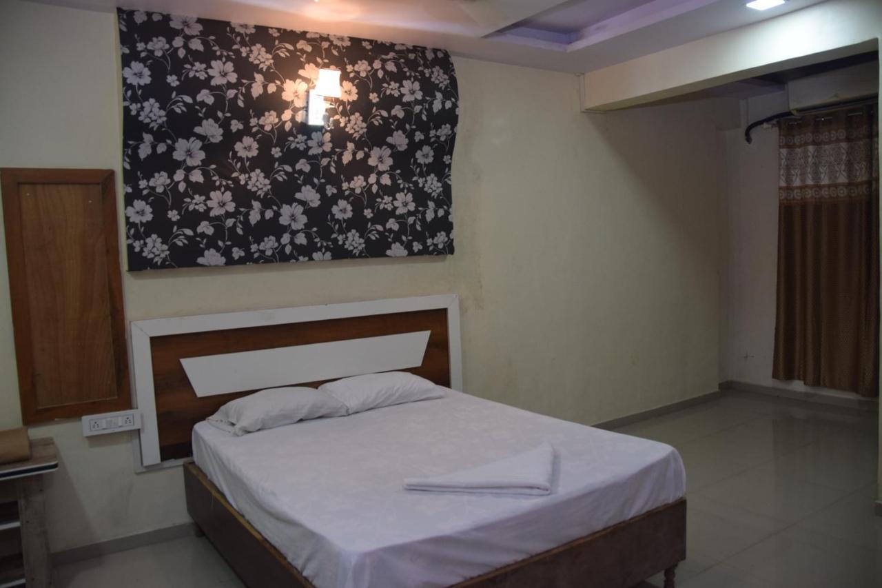 Hotel Riviera Residency Thane Bagian luar foto