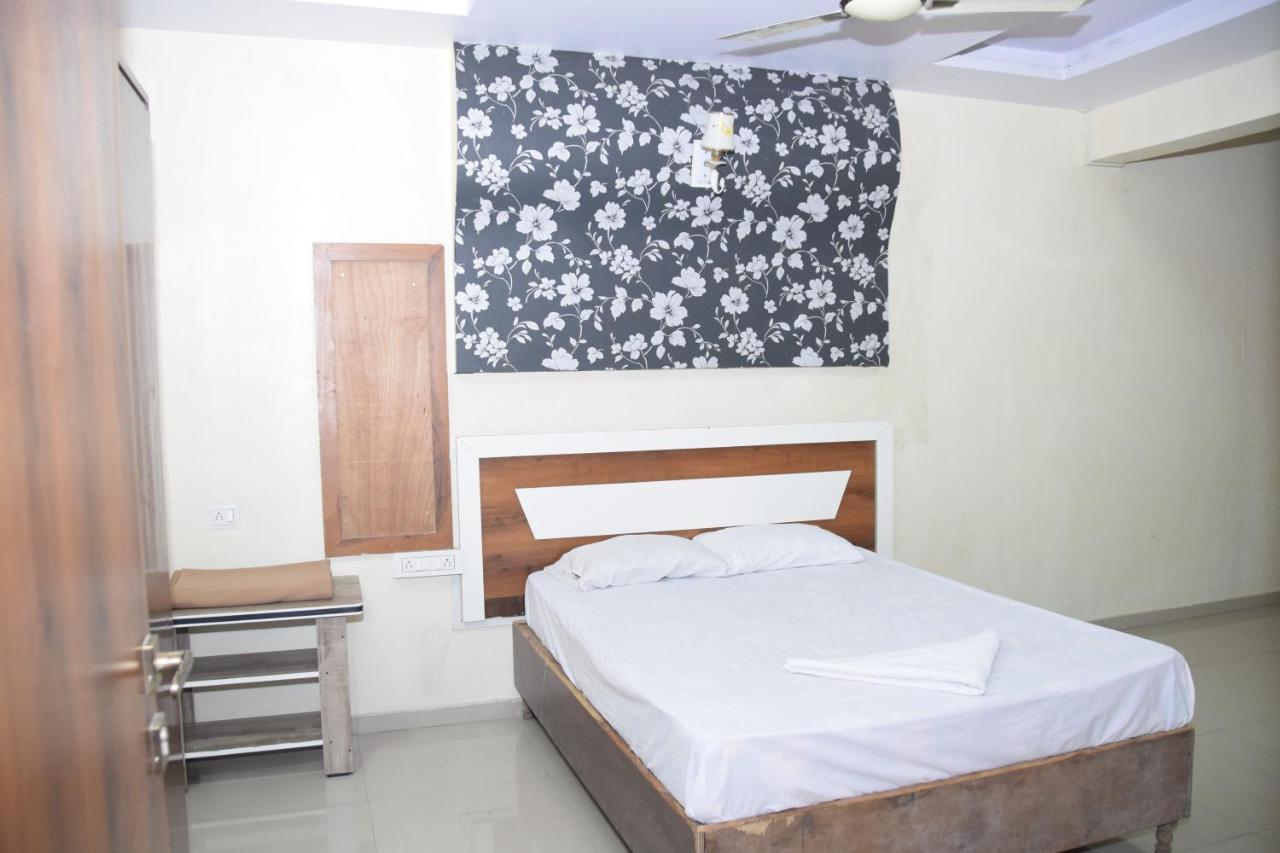 Hotel Riviera Residency Thane Bagian luar foto