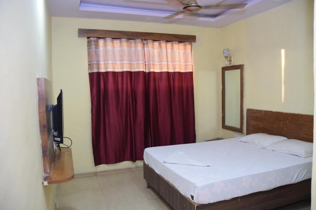 Hotel Riviera Residency Thane Bagian luar foto