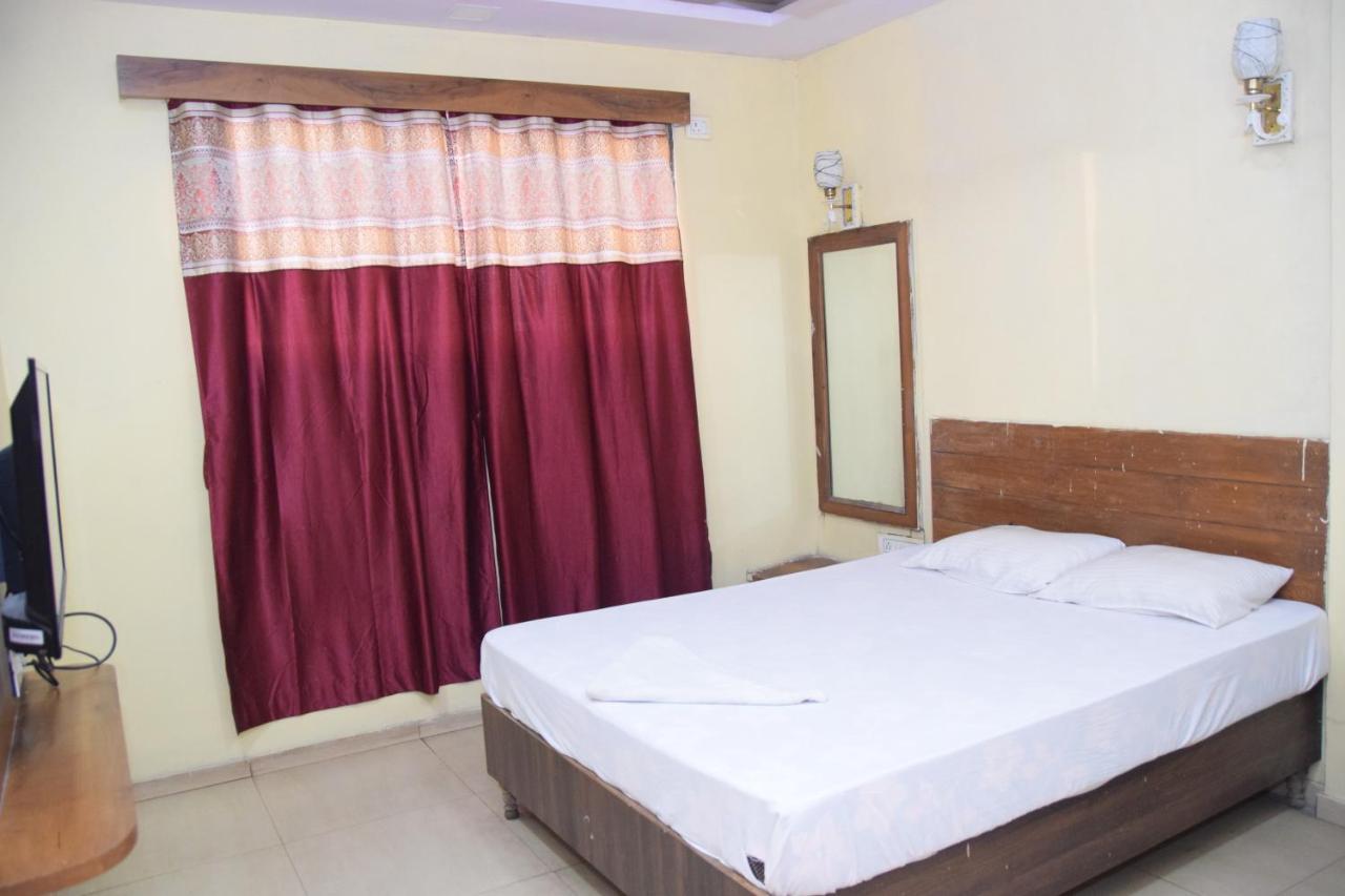 Hotel Riviera Residency Thane Bagian luar foto
