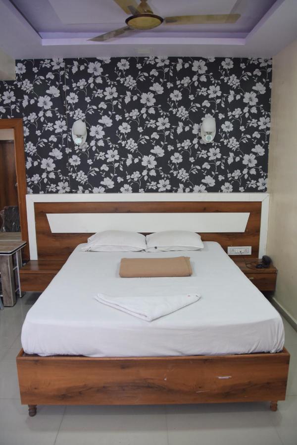 Hotel Riviera Residency Thane Bagian luar foto