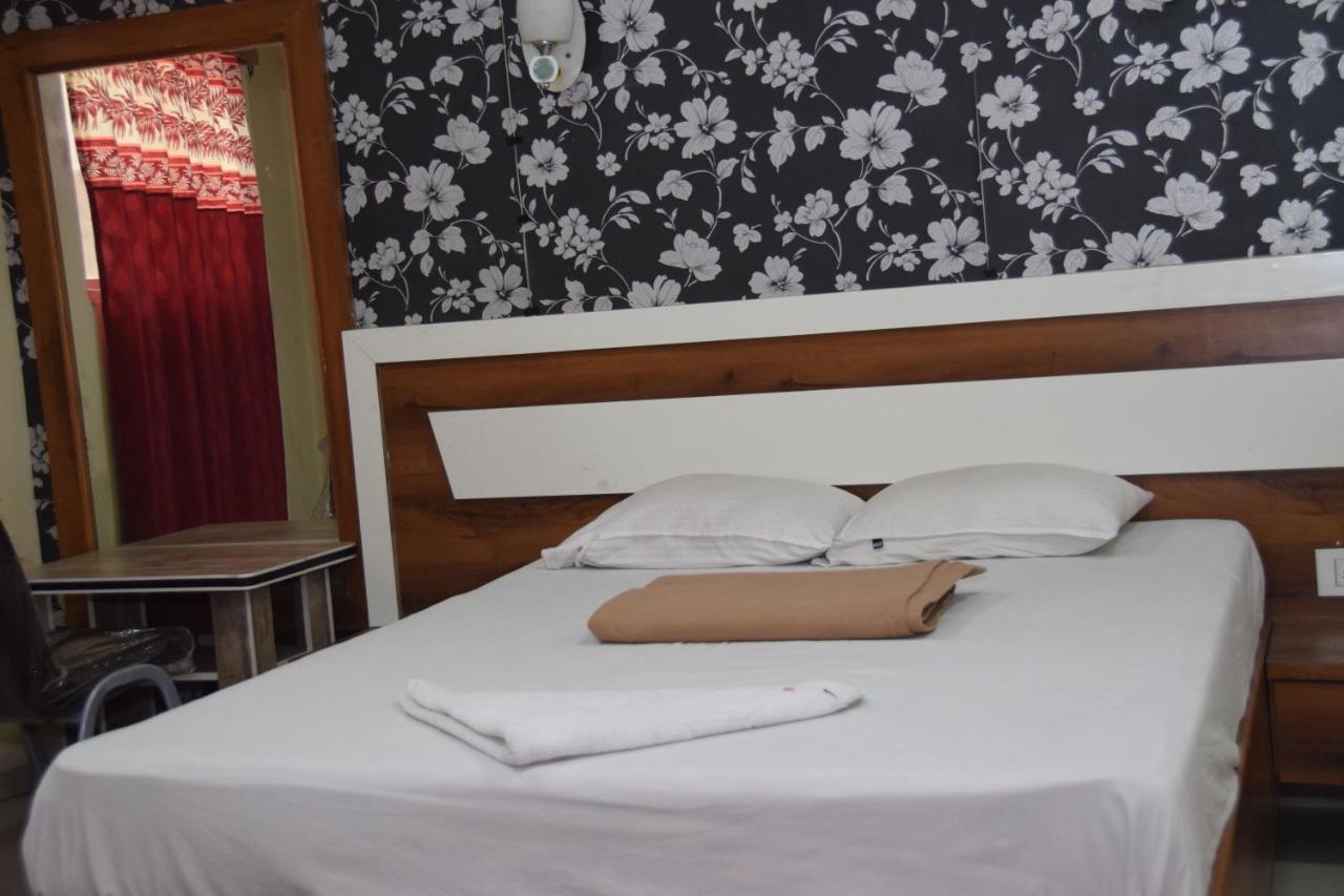 Hotel Riviera Residency Thane Bagian luar foto