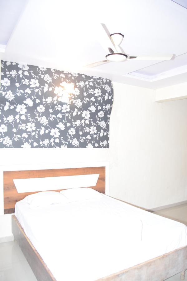 Hotel Riviera Residency Thane Bagian luar foto