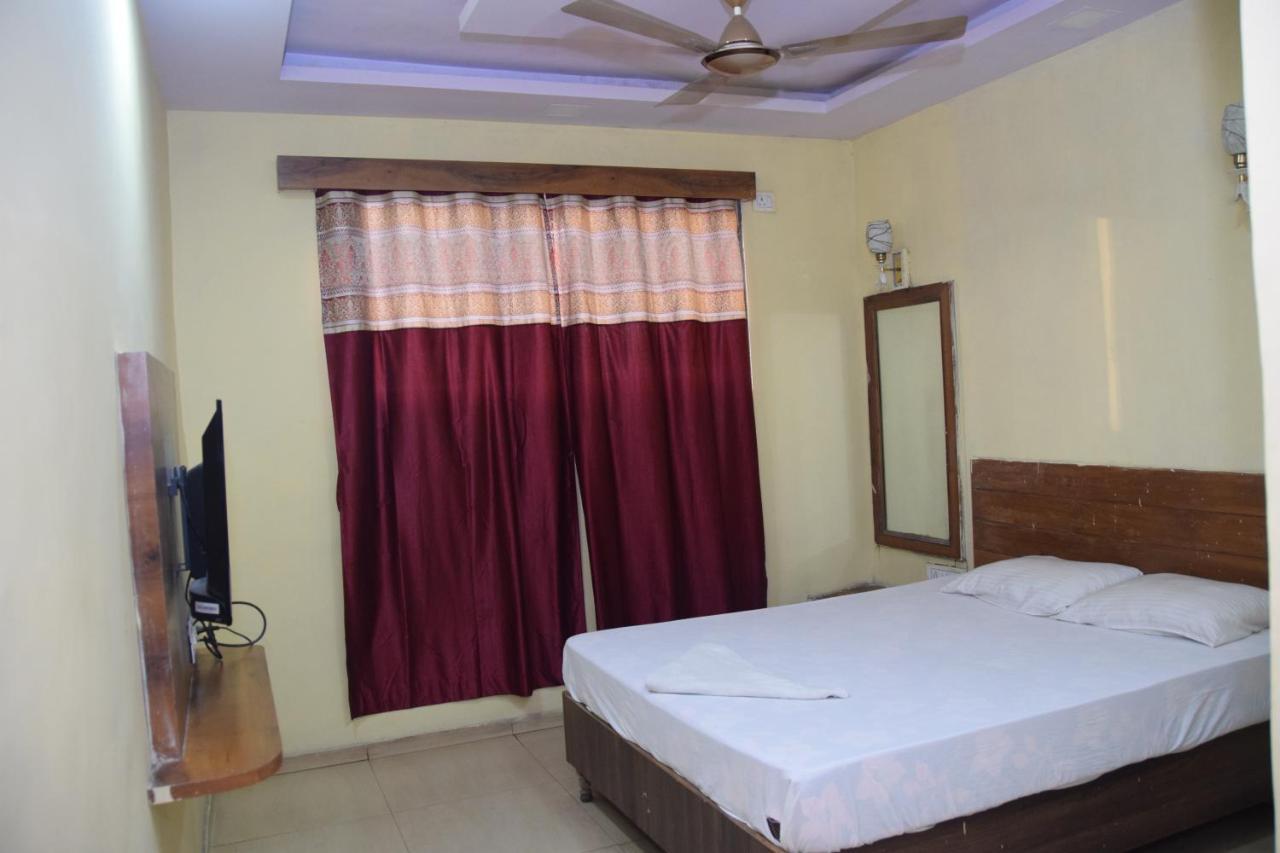 Hotel Riviera Residency Thane Bagian luar foto