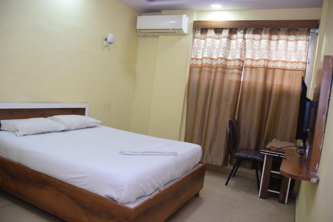 Hotel Riviera Residency Thane Bagian luar foto