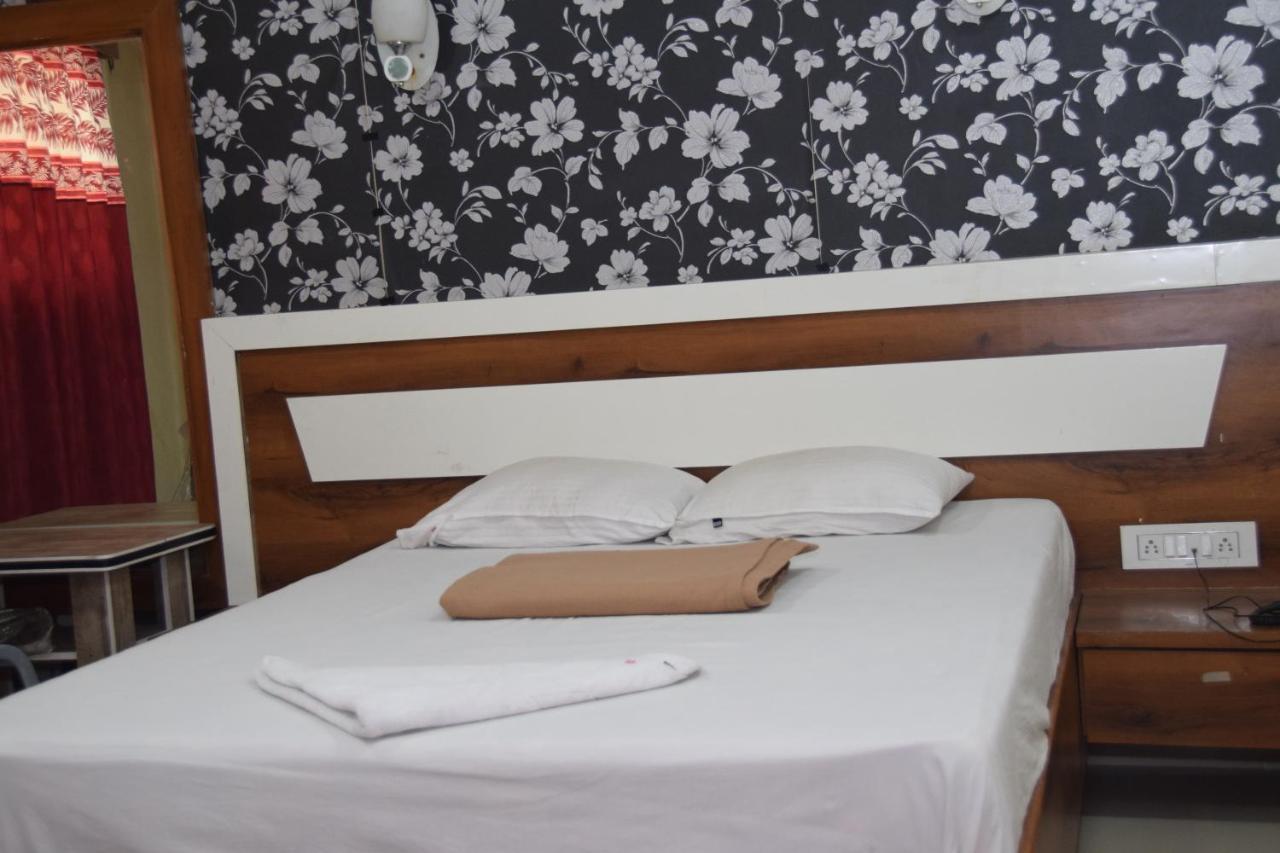 Hotel Riviera Residency Thane Bagian luar foto