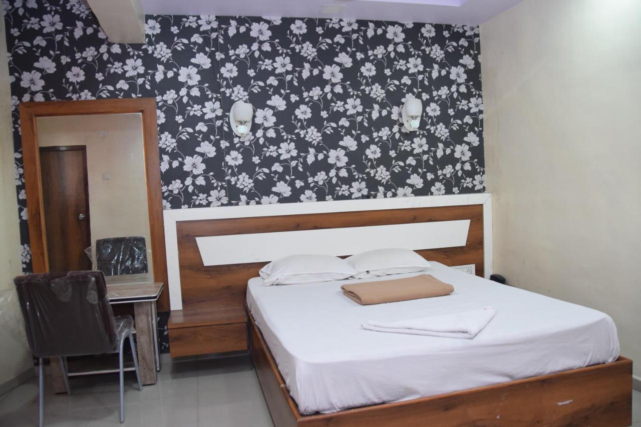 Hotel Riviera Residency Thane Bagian luar foto