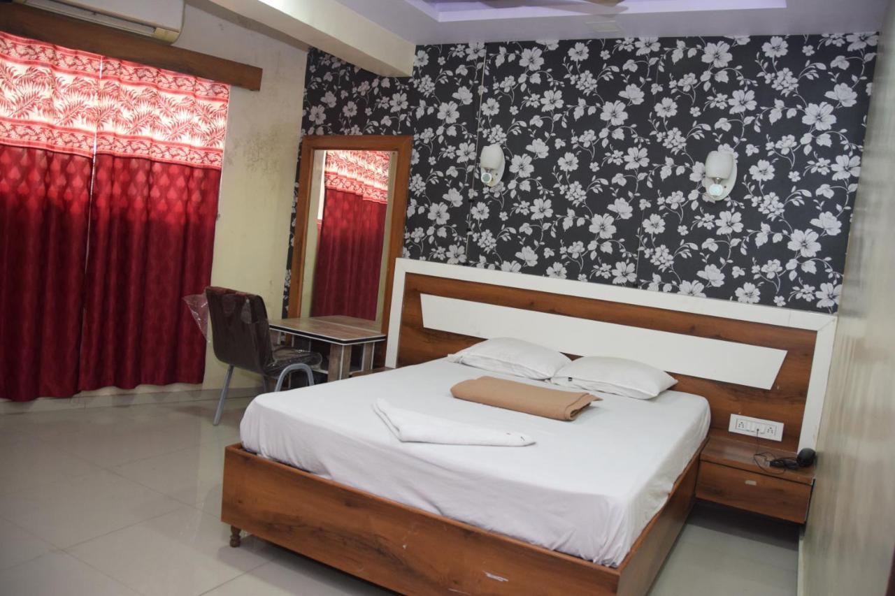Hotel Riviera Residency Thane Bagian luar foto